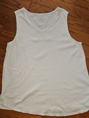 J.JILL WHITE PIMA COTTON V-NECK T SHIRT. SZ L